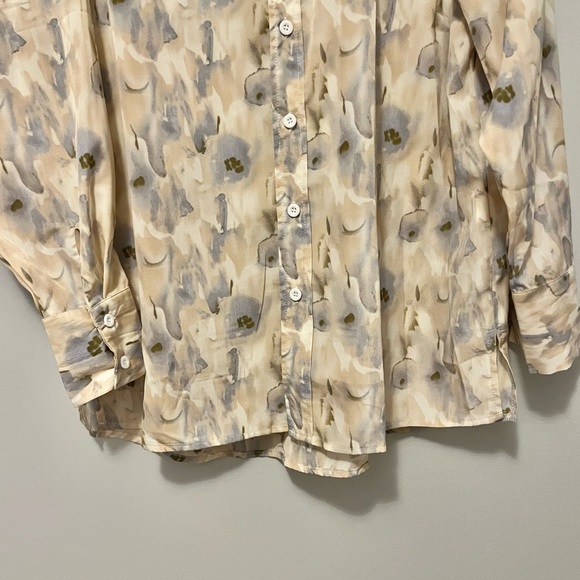 DAZY paint-like cream lavender button-down silky blouse - Picture 6 of 15